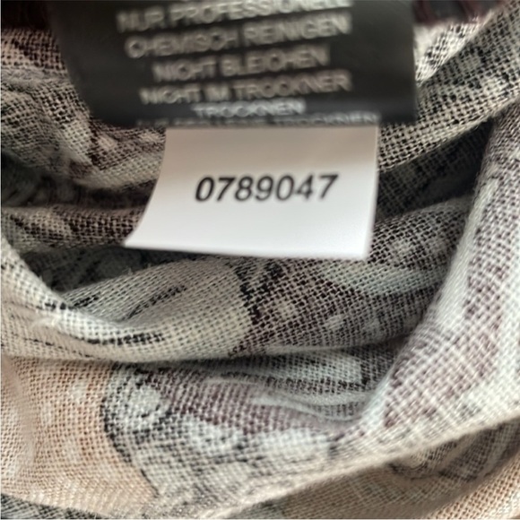 Joie Brown and Blue Floral Drawstring Waist Linen Blend
Shorts. Size 10. - Picture 13 of 13